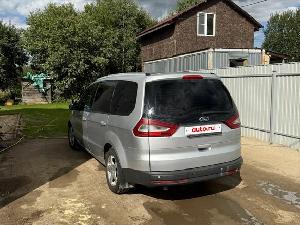 2012 Ford Galaxy II Рестайлинг, серый - вид 3