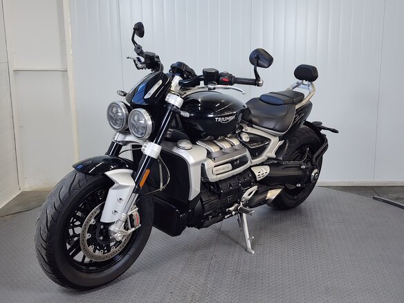 2020 Triumph Rocket 3, чёрный, 1769000 рублей - вид 3