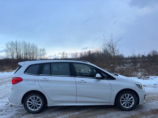 2021 BMW 2 серии Gran Tourer Gran Tourer 218i F46 Рестайлинг, белый, 1850000 рублей, вид 4