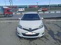 2013 Toyota Vitz III (XP130), белый, 820000 рублей - вид 1