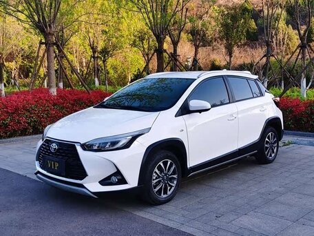 2023 Toyota Yaris L XP150 Рестайлинг, белый, 1250000 рублей, вид 1