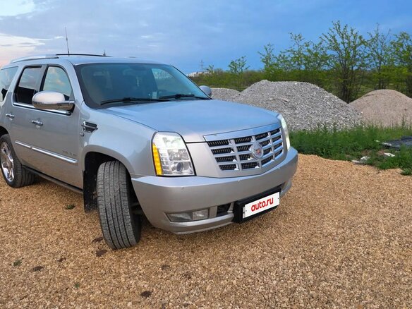 2011 Cadillac Escalade III, серебристый, 1900050 рублей