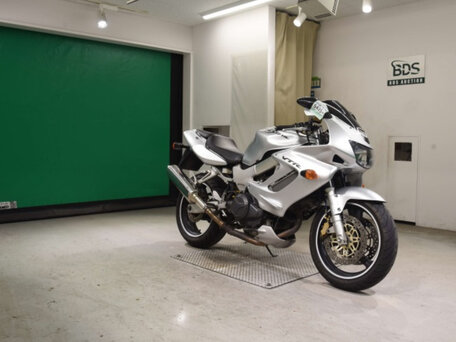 1997 Honda VTR 1000, серебристый, 310000 рублей, вид 3