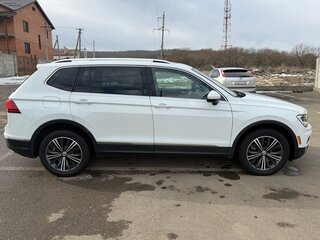 2017 Volkswagen Tiguan Allspace II, белый, 2450000 рублей, вид 3