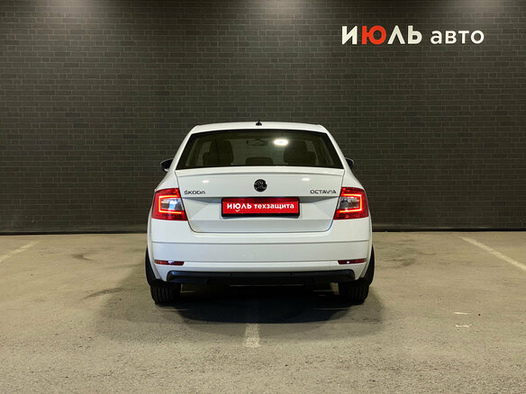 2019 Skoda Octavia III (A7) Рестайлинг, белый, 2100000 рублей - вид 5