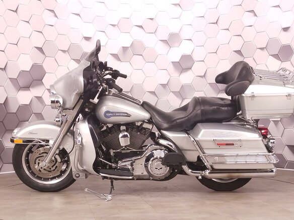 2006 Harley-Davidson Electra Glide, серебристый, 699000 рублей - вид 3