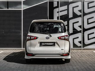 2017 Toyota Sienta II, белый, 1480000 рублей, вид 4