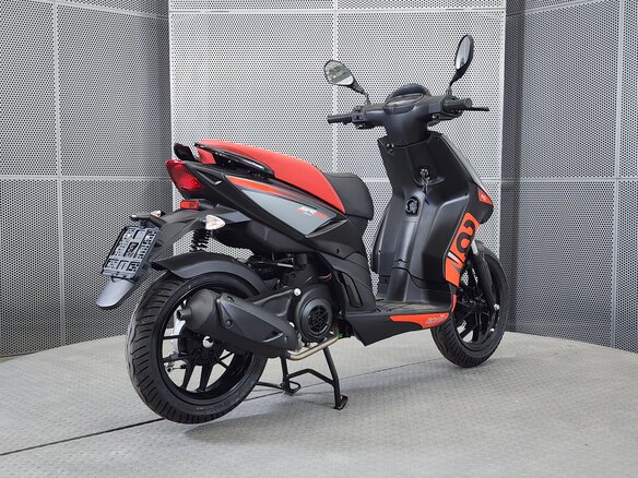 2025 Aprilia SR 125, чёрный, 243000 рублей - вид 7
