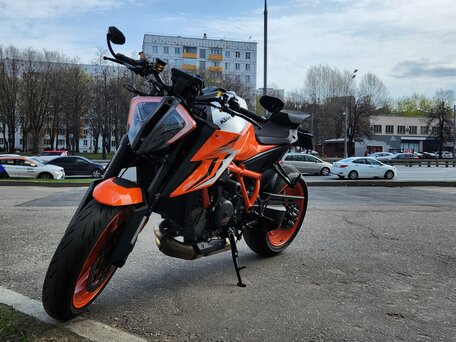 2022 KTM 1290 Super Duke R Evo, оранжевый, 1300000 рублей, вид 4