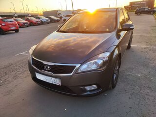 2010 Kia Ceed I Рестайлинг, серебристый, 730000 рублей, вид 2
