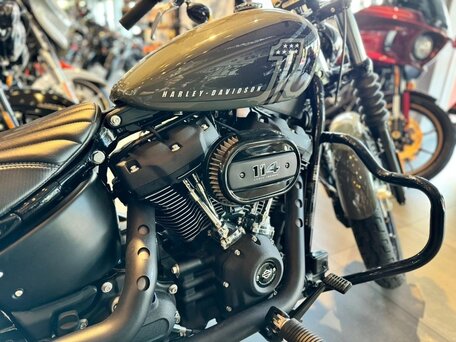 2021 Harley-Davidson Street Bob, зелёный, 1950000 рублей, вид 4