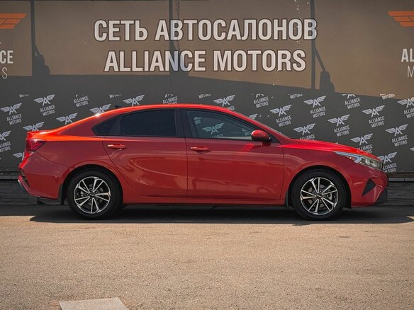 2022 Kia Cerato IV Рестайлинг, красный, 1689000 рублей - вид 8