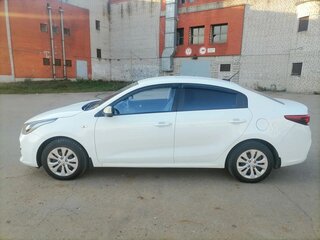 2018 Kia Rio IV, белый, 1300000 рублей, вид 4
