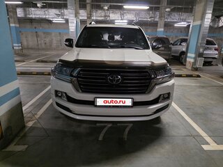 2017 Toyota Land Cruiser 200 Series Рестайлинг 2, белый, 7600000 рублей, вид 3