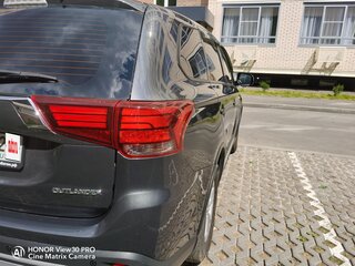 2018 Mitsubishi Outlander III Рестайлинг 3, серый, 1799000 рублей, вид 3