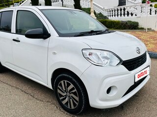 2018 Toyota Passo III, белый, 950000 рублей, вид 5