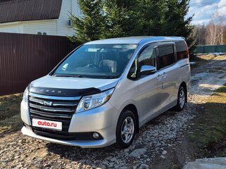 2014 Toyota Noah III (R80), серебристый, 1596000 рублей, вид 1