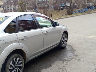 2010 Ford Focus II Рестайлинг, серебристый, 490000 рублей, вид 3