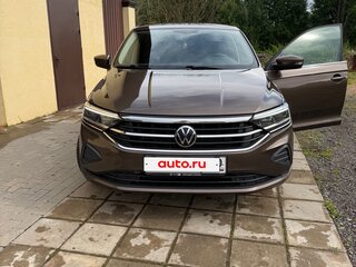 2022 Volkswagen Polo VI, коричневый, 2050000 рублей, вид 3