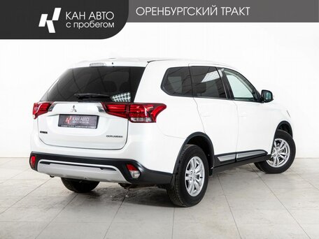 2019 Mitsubishi Outlander III Рестайлинг 3, белый, 2050000 рублей, вид 3