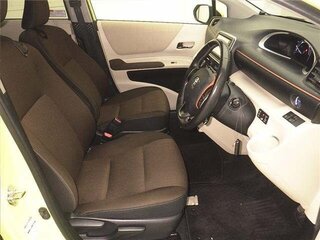 2018 Toyota Sienta II, жёлтый, 1600000 рублей, вид 5