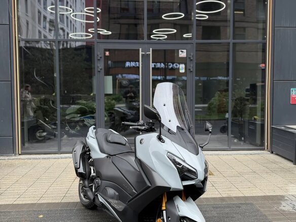 2025 Yamaha TMAX, серый, 1650000 рублей