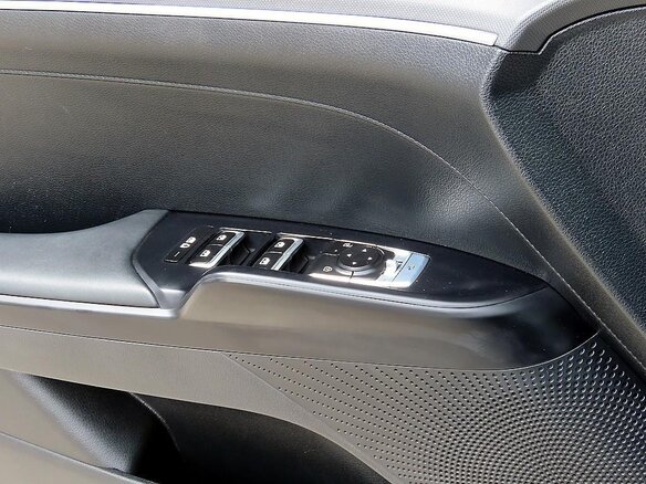 2023 Kia K5 III Рестайлинг, белый - вид 13