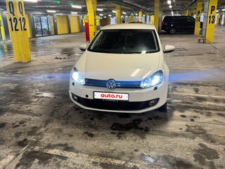 2011 Volkswagen Golf VI, белый, 725000 рублей, вид 2