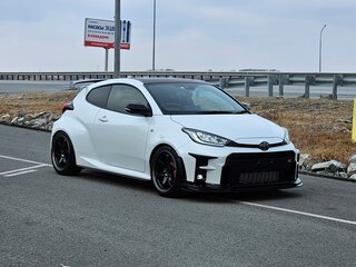 2020 Toyota Yaris IV, белый, 3700000 рублей, вид 4