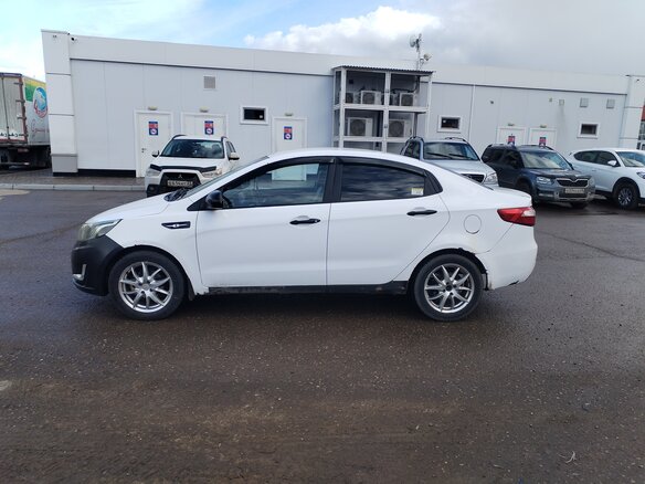 2012 Kia Rio III, белый, 450000 рублей - вид 3