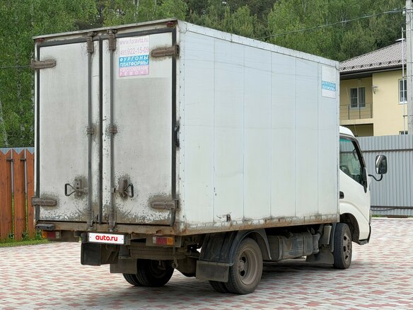 2002 Toyota Dyna, белый, 980000 рублей - вид 1