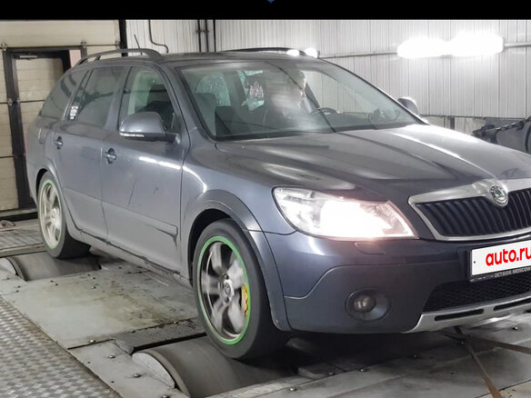2011 Skoda Octavia II (A5) Рестайлинг, серый, 1600000 рублей - вид 2