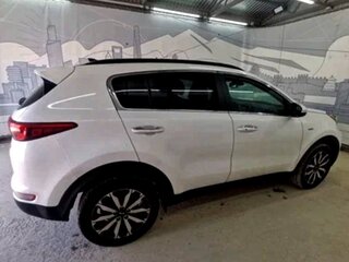 2018 Kia Sportage IV Рестайлинг, белый, 2500000 рублей, вид 3