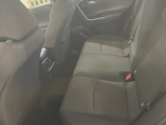 2021 Toyota RAV4 V (XA50), белый, 3100000 рублей - вид 9