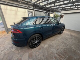 2020 Audi Q8 55 TFSI I (4M), синий, 4850000 рублей, вид 4