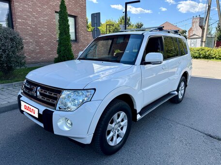 2010 Mitsubishi Pajero IV, белый, 1545000 рублей, вид 2