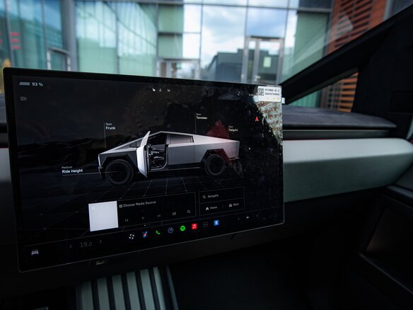 2026 Tesla Cybertruck Cyberbeast, серебристый - вид 16