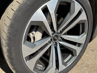 2021 Audi Q8 45 TDI I (4M), серый, 12100000 рублей, вид 4