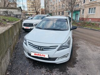 2015 Hyundai Solaris I Рестайлинг, белый, 650000 рублей, вид 1
