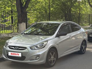 2011 Hyundai Solaris I, серебристый, 680000 рублей, вид 1