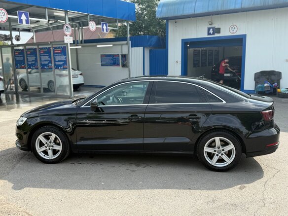 2019 Audi A3 III (8V) Рестайлинг, чёрный, 1800000 рублей - вид 9