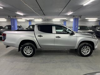 2019 Mitsubishi L200 V Рестайлинг, серебристый, 1965000 рублей, вид 5