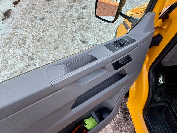 2019 Volkswagen Transporter, жёлтый, 3845000 рублей - вид 8
