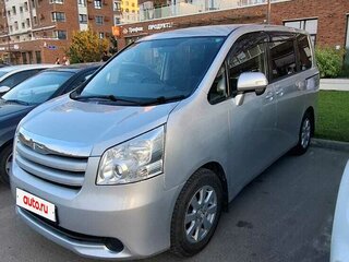 2008 Toyota Noah II (R70), серебристый, 1270000 рублей, вид 2