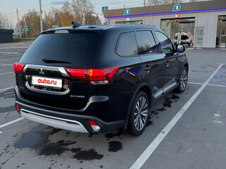 2019 Mitsubishi Outlander III Рестайлинг 3, чёрный, 1700000 рублей, вид 5
