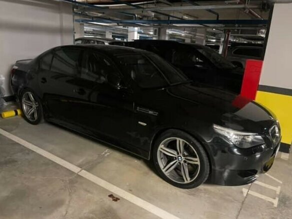 2008 BMW M5 IV (E60/E61), чёрный, 5000000 рублей - вид 4