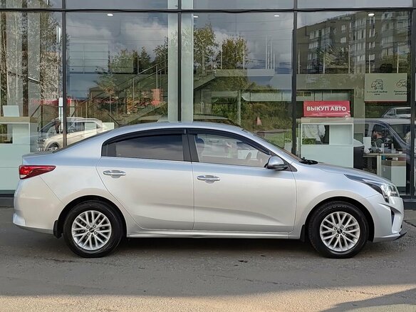 2021 Kia Rio IV Рестайлинг, серый - вид 3