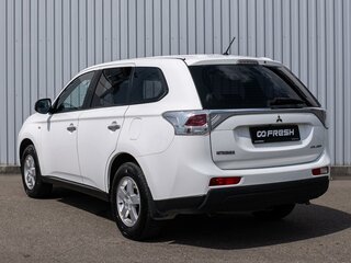 2013 Mitsubishi Outlander III, белый, 1289000 рублей, вид 2