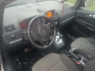 2011 Opel Zafira B Рестайлинг, серебристый, 500000 рублей, вид 4