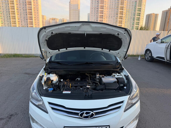 2014 Hyundai Solaris I Рестайлинг, белый, 920000 рублей - вид 1
